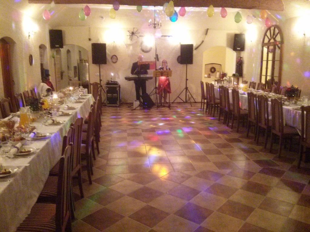 Zbojna Debra Panzió Golejów Kültér fotó